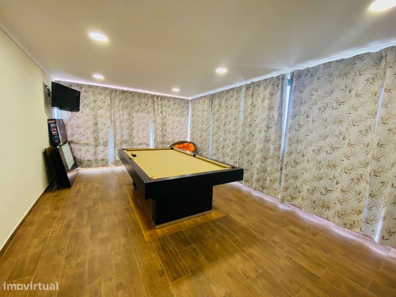 Moradia T4 com grande garagem e jardim - perto da praia-27