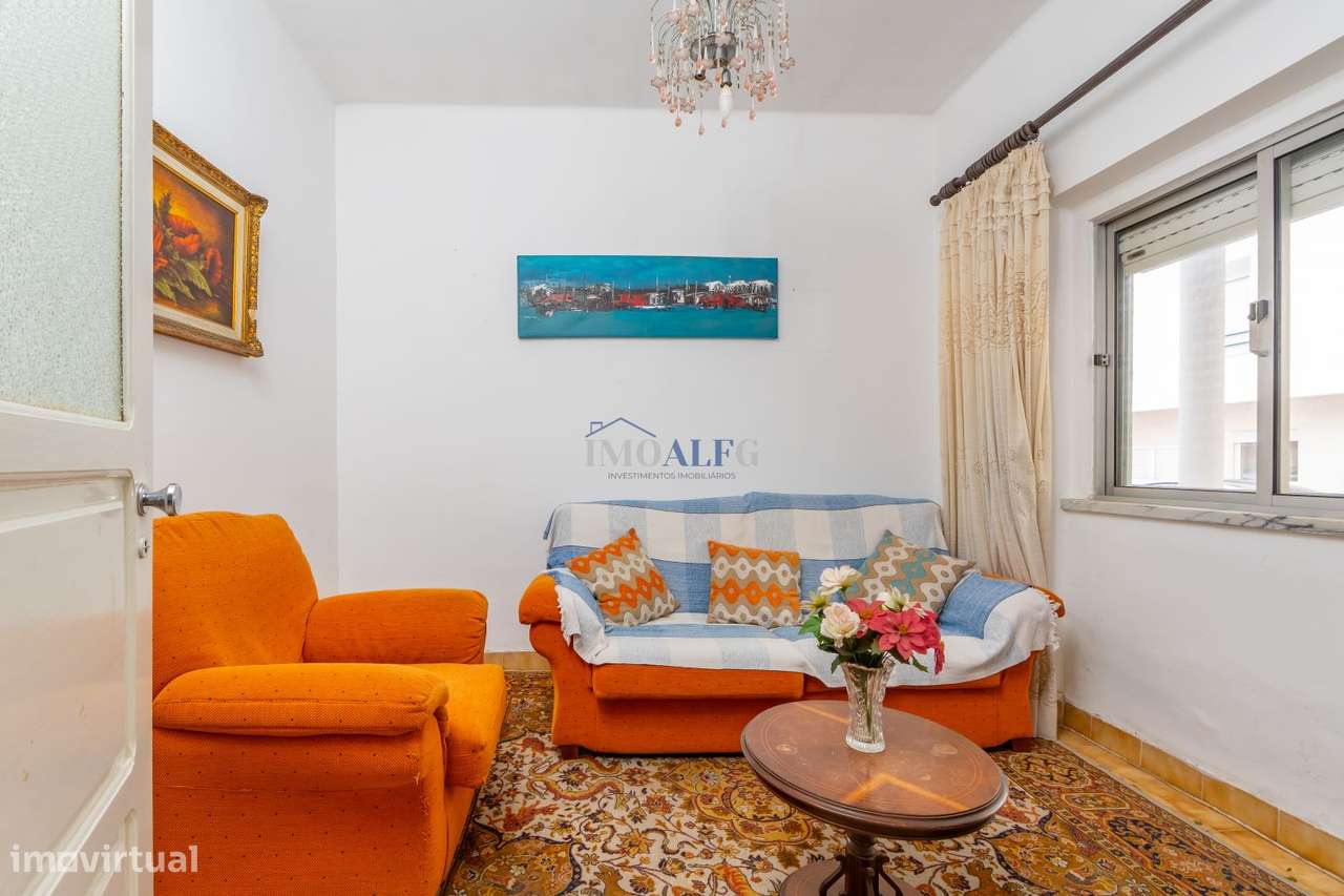 Moradia T2 com quintal no centro do Pinhal Novo, junto a transportes-5