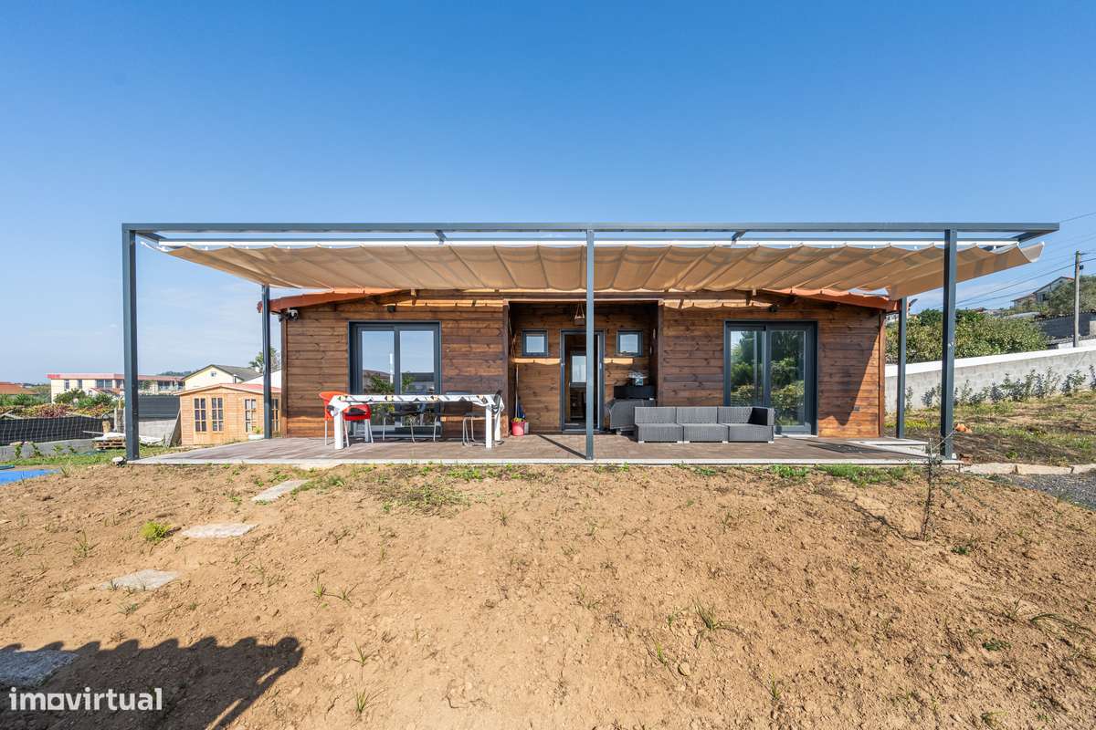 Moradia individual T2 térrea com piscina-8