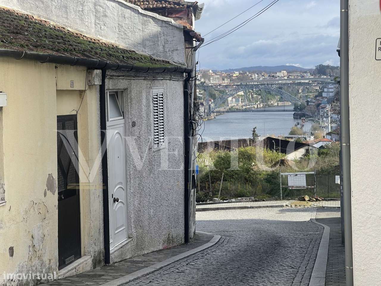 ½ T2 V.N. Gaia | Vista Rio Douro | Garagem Fechada | Venda Judicial-17