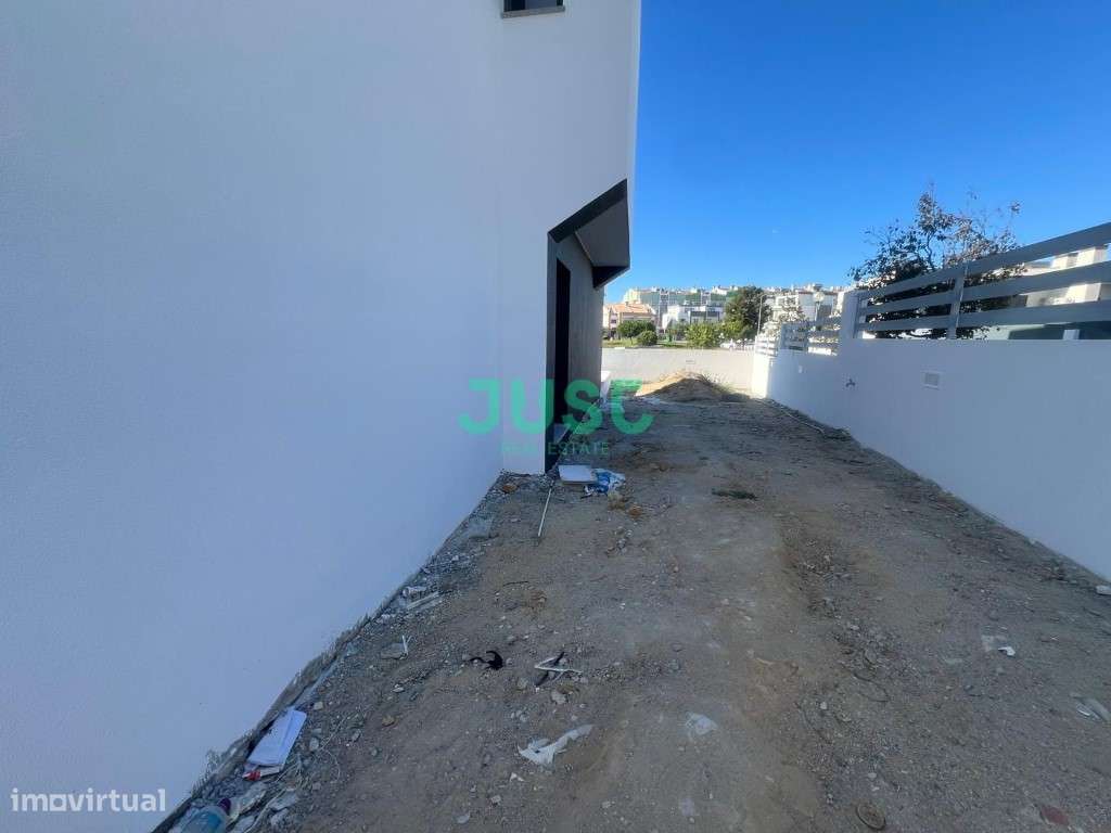 Moradia charneca da Caparica - t4 com margem e piscina quase pronta-16