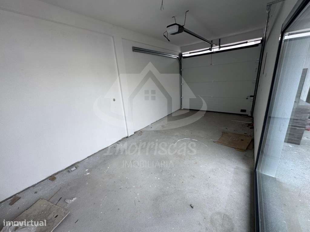 Moradia T3+1 na Portela de Azóia, em Santa Iria de Azóia-32