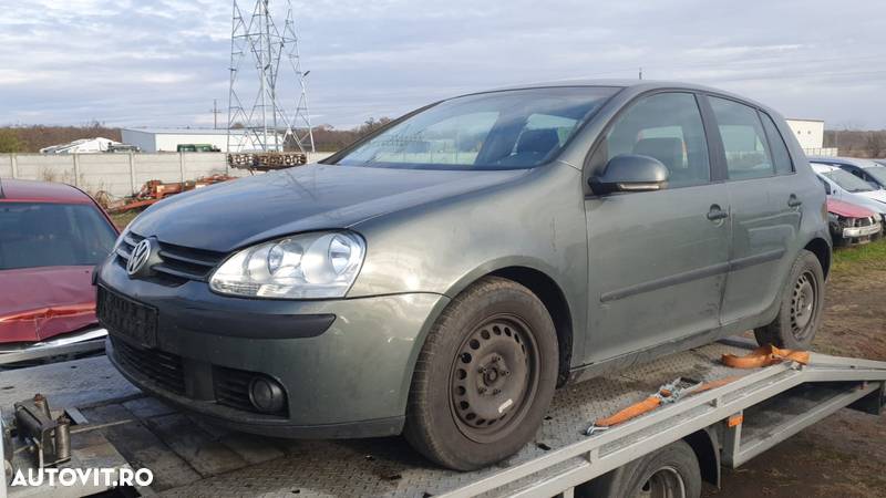 Dezmembram Volkswagen Golf 5 1.9 TDI - 1