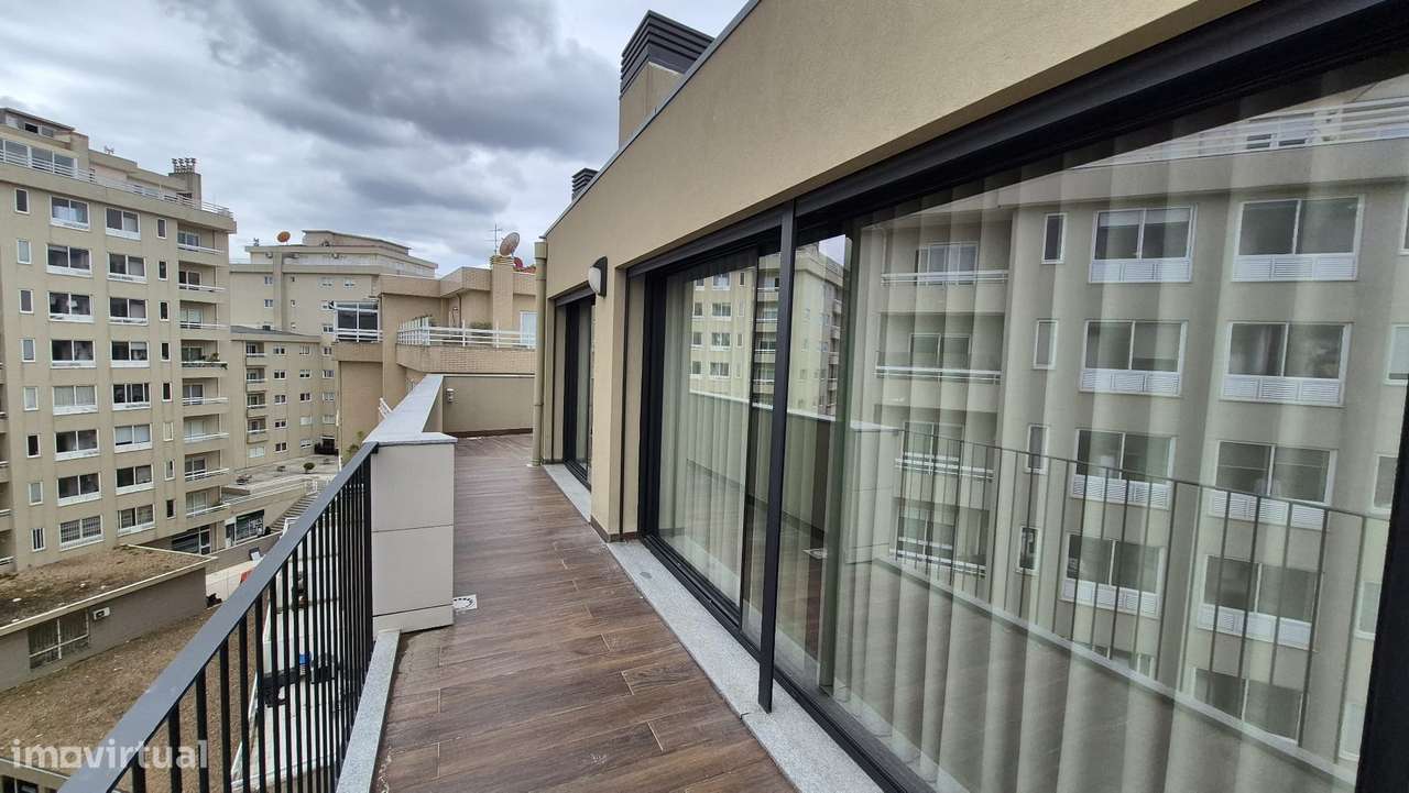 T3 Recuado no último piso, com terraço de 77,35m2 e garagem fechada-29