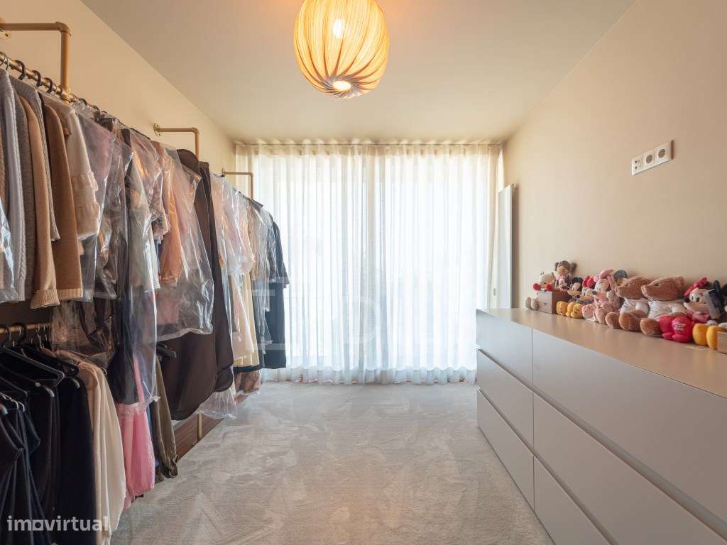 Apartamento T2 com varandas e garagem-14