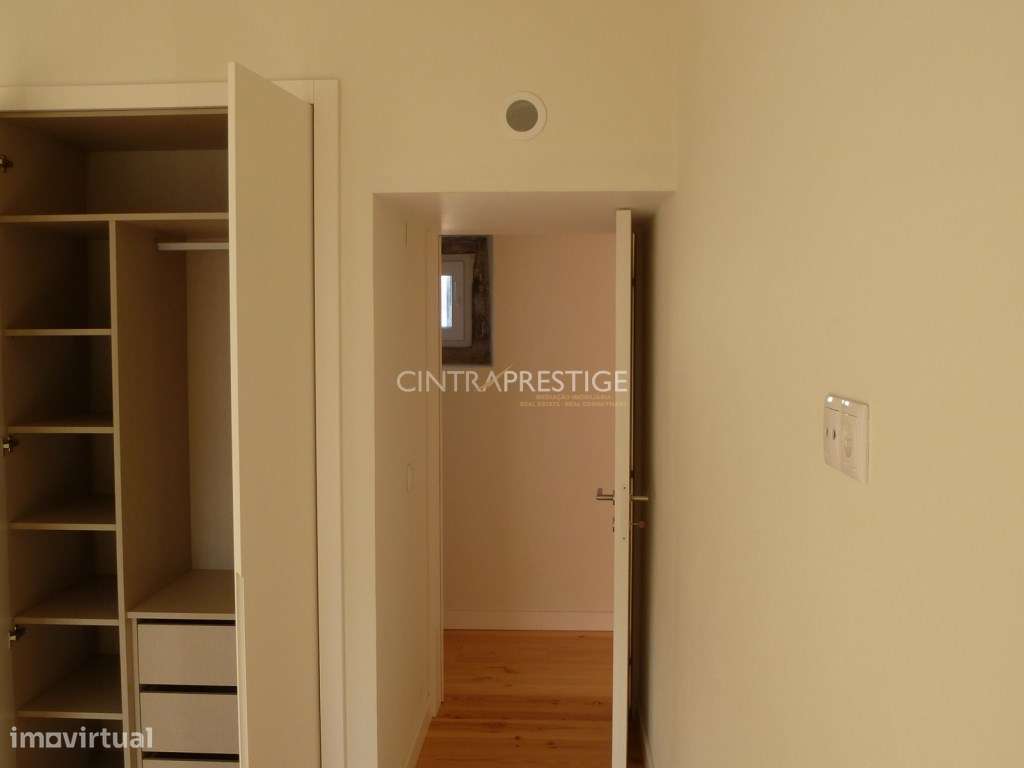 Moradia T2 totalmente recuperada em Almoçageme - Grande imagem: 5/38