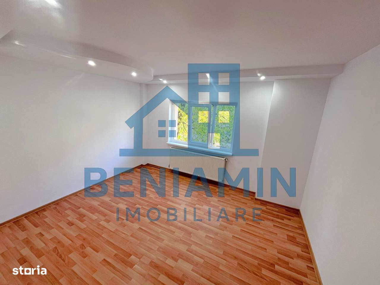 3 camere decomandat la etajul 1 in 1 Mai an 1985 centrala - Imagine principală: 4/8