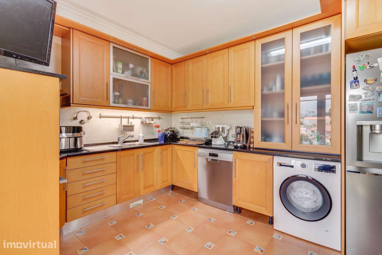 Moradia de Prestígio com 277m² | Garagem | Energia Solar | Feijó, Alma-12