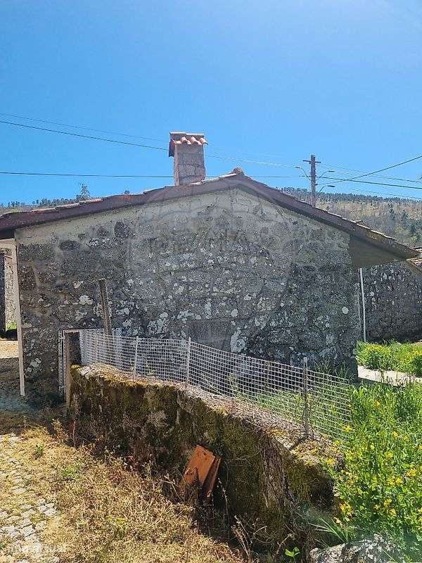 Moradia T2 para venda-7