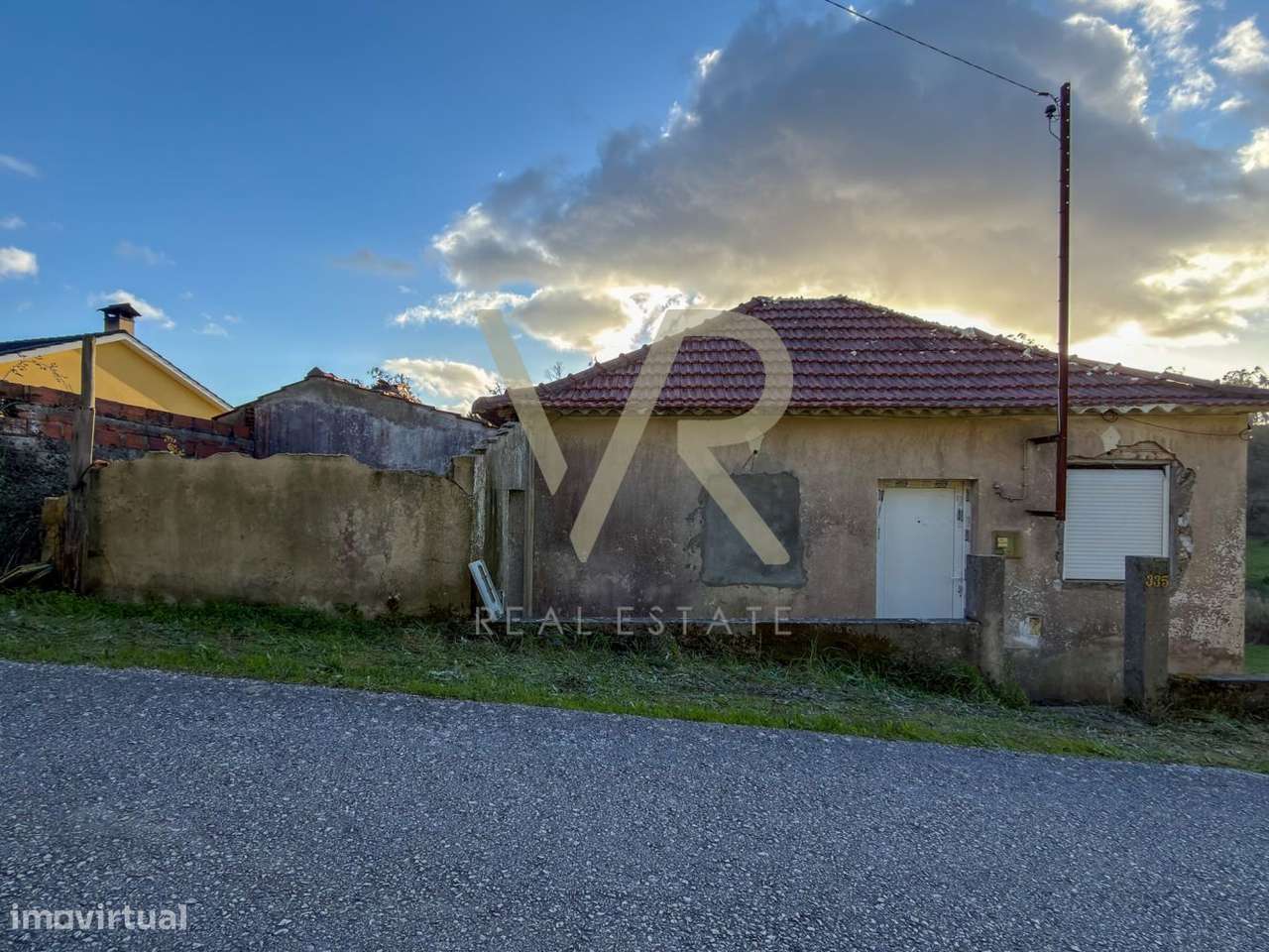 Moradia para Remodelação com Terreno Generoso em Ourém-11