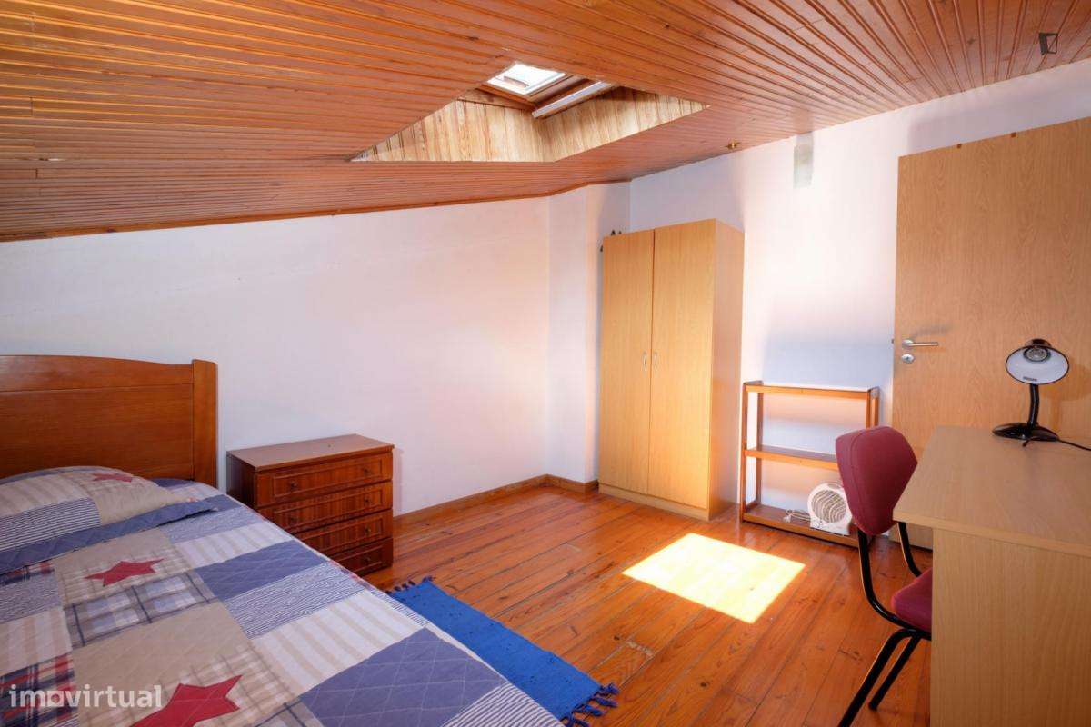 Quarto - localizado em Conchada Coimbra - Grande imagem: 4/10