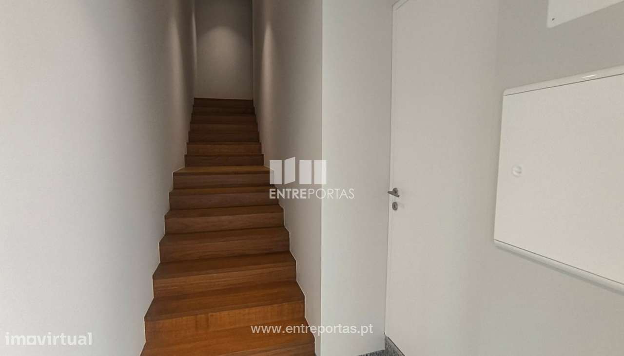 Venda de Moradia V3 próxima do mar, no centro da Póvoa de Varzim - Grande imagem: 5/21