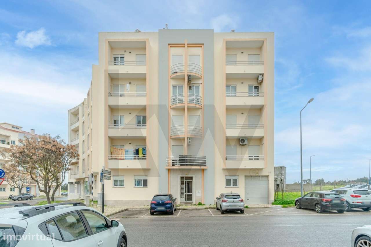 Apartamento T2 com elevador, varandas, arrecadação e Vista Fantástica-31