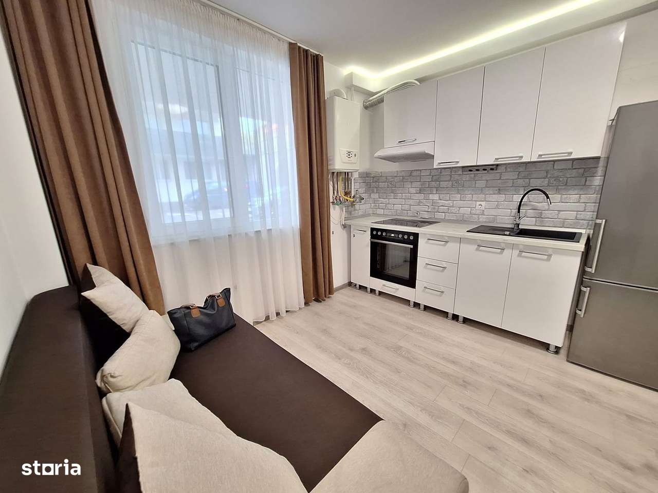 Apartament 3 camere, de vanzare, cu parcare, zona Bmw, Floresti