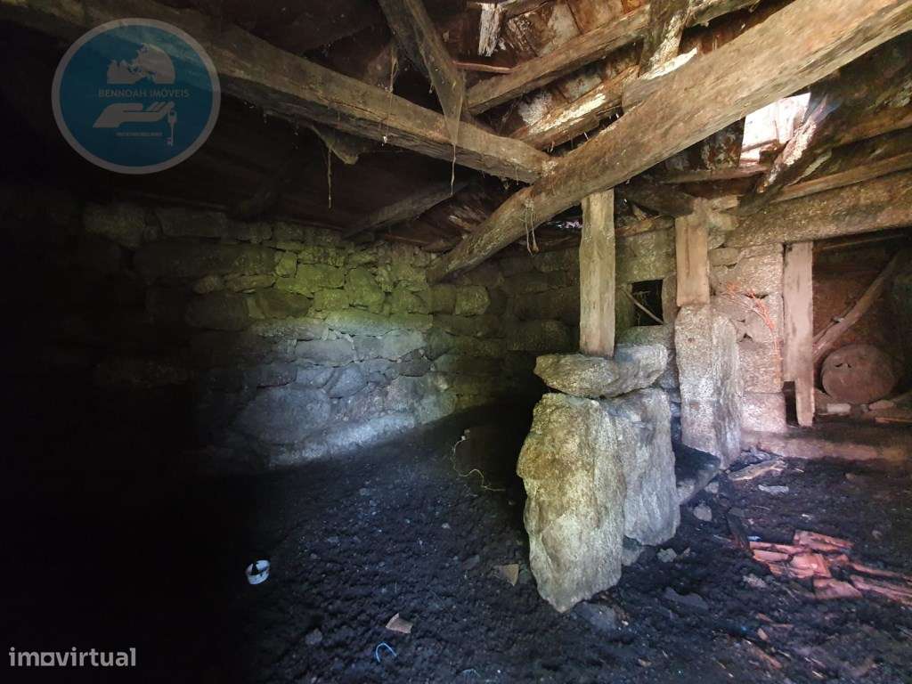 Quinta à venda para restauro em Arroteia freguesia de Rossas-34
