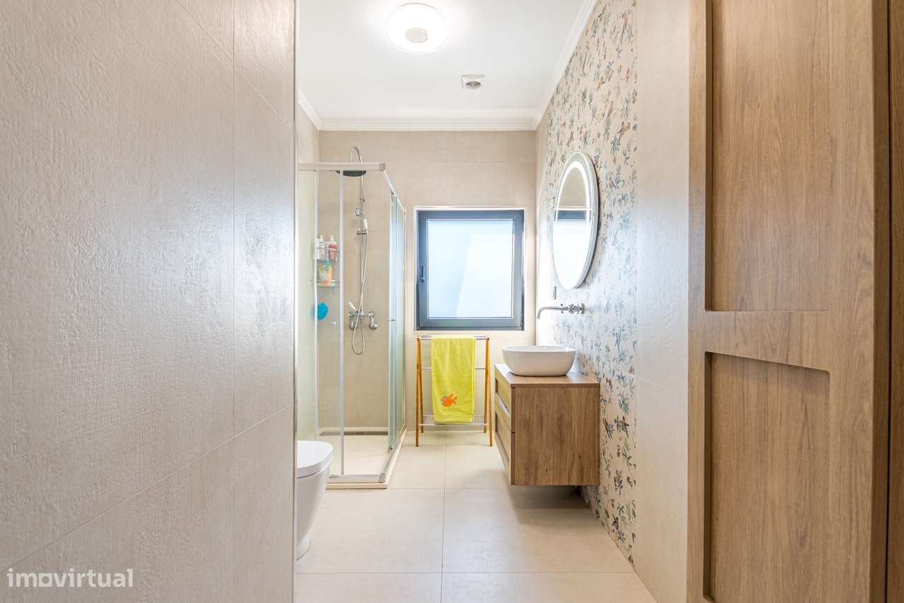 Excelente Moradia térrea Semi nova com piscina na Moita-30