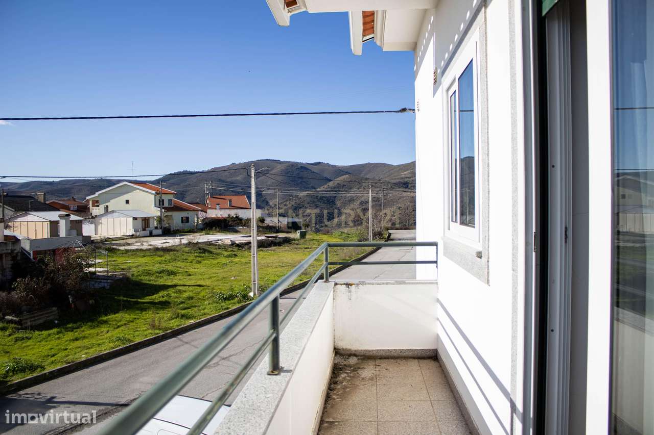 Moradia moderna | 3 pisos | Vila Nova Foz Côa-34