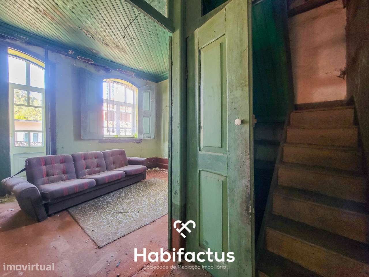 Moradia Isolada T3, para reconstrução com terraço e terreno de 1.828 m-19