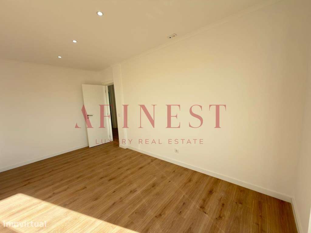 Apartamento T3 com varanda todo remodelado em Queluz-4