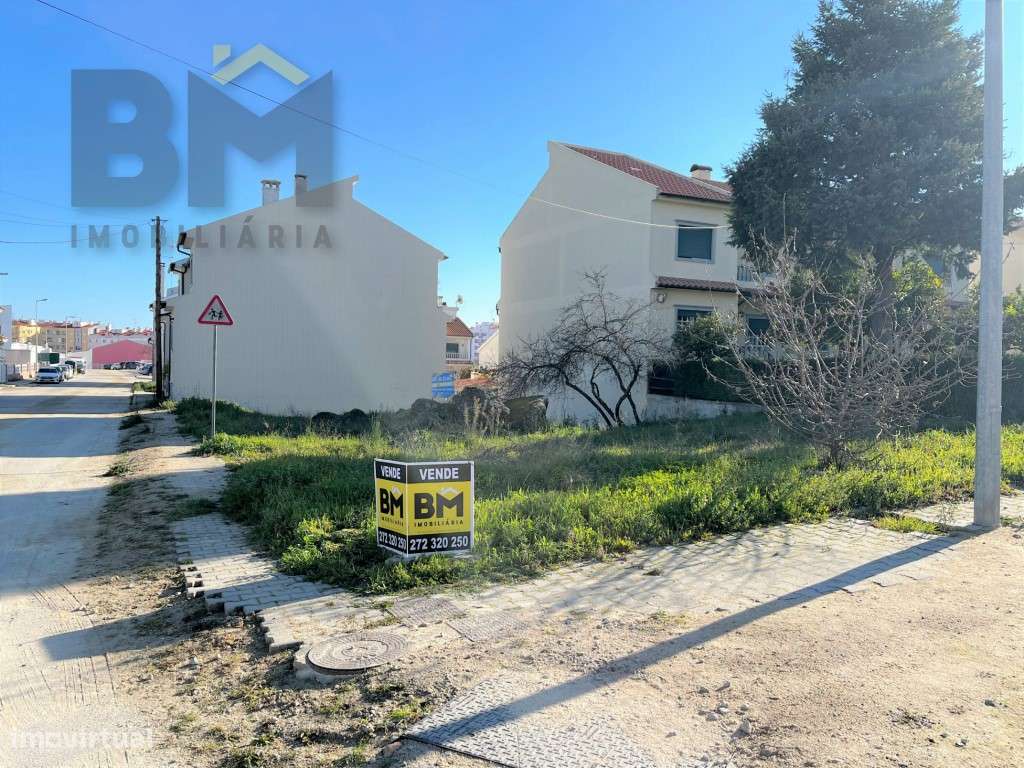 Terreno para construção de duas moradias geminadas - Grande imagem: 5/12