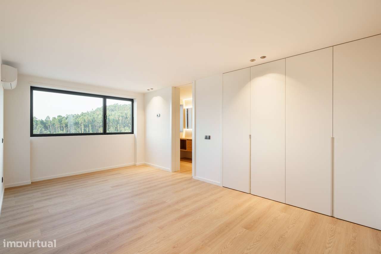 Apartamento T3 Novo com Vistas & Varanda-23