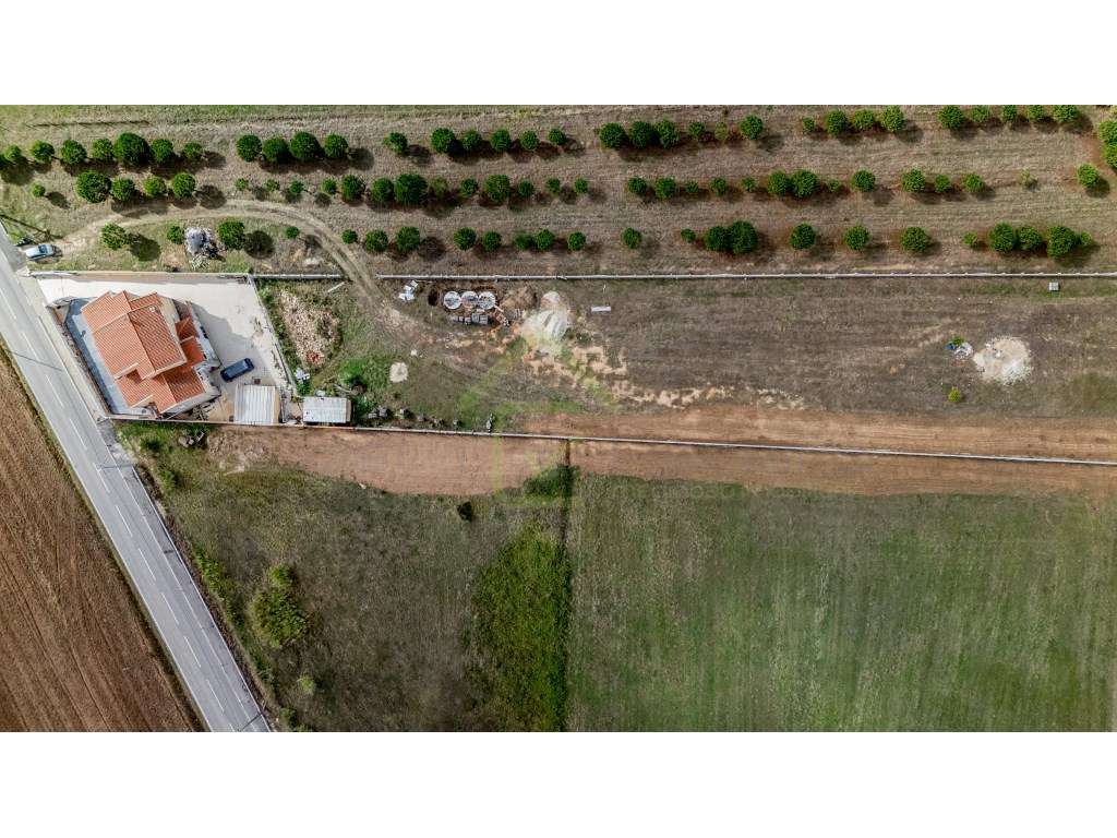 Moradia T4 a minutos dos acessos da A8 e perto das praias de região-45