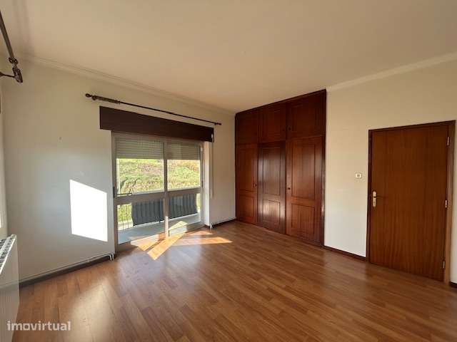 Vende-se Moradia de 3 pisos em Chaves-16