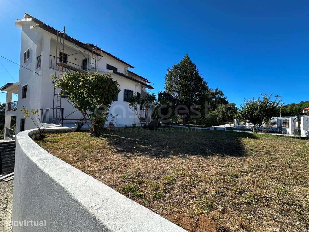 Espaçosa Moradia T8 localizada em Figueiró dos Vinhos - Grande imagem: 4/19