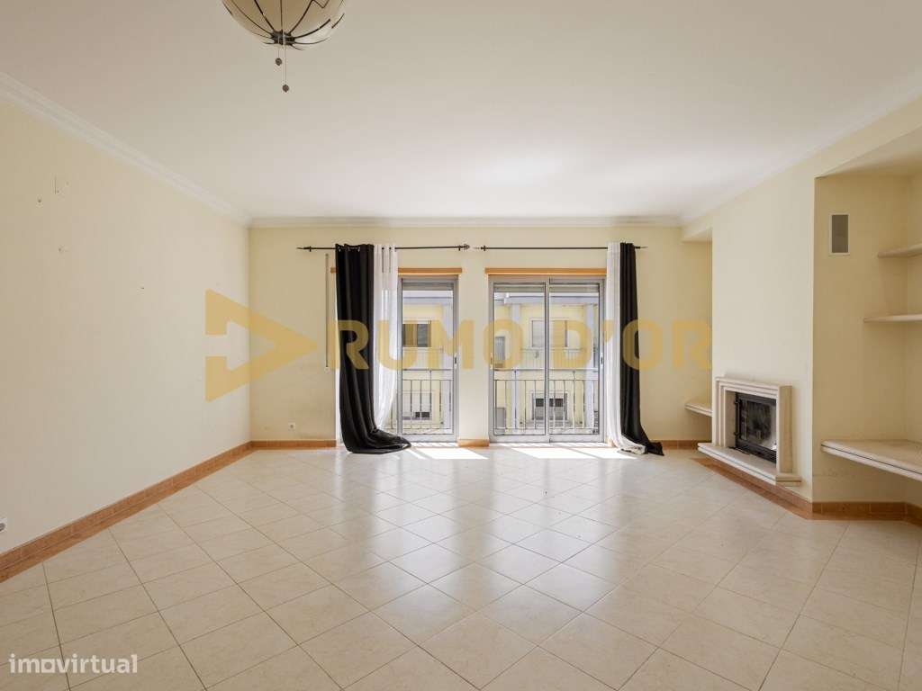 Apartamento T2 com Garagem para 2 Carros em Barnabé - Alenquer-5