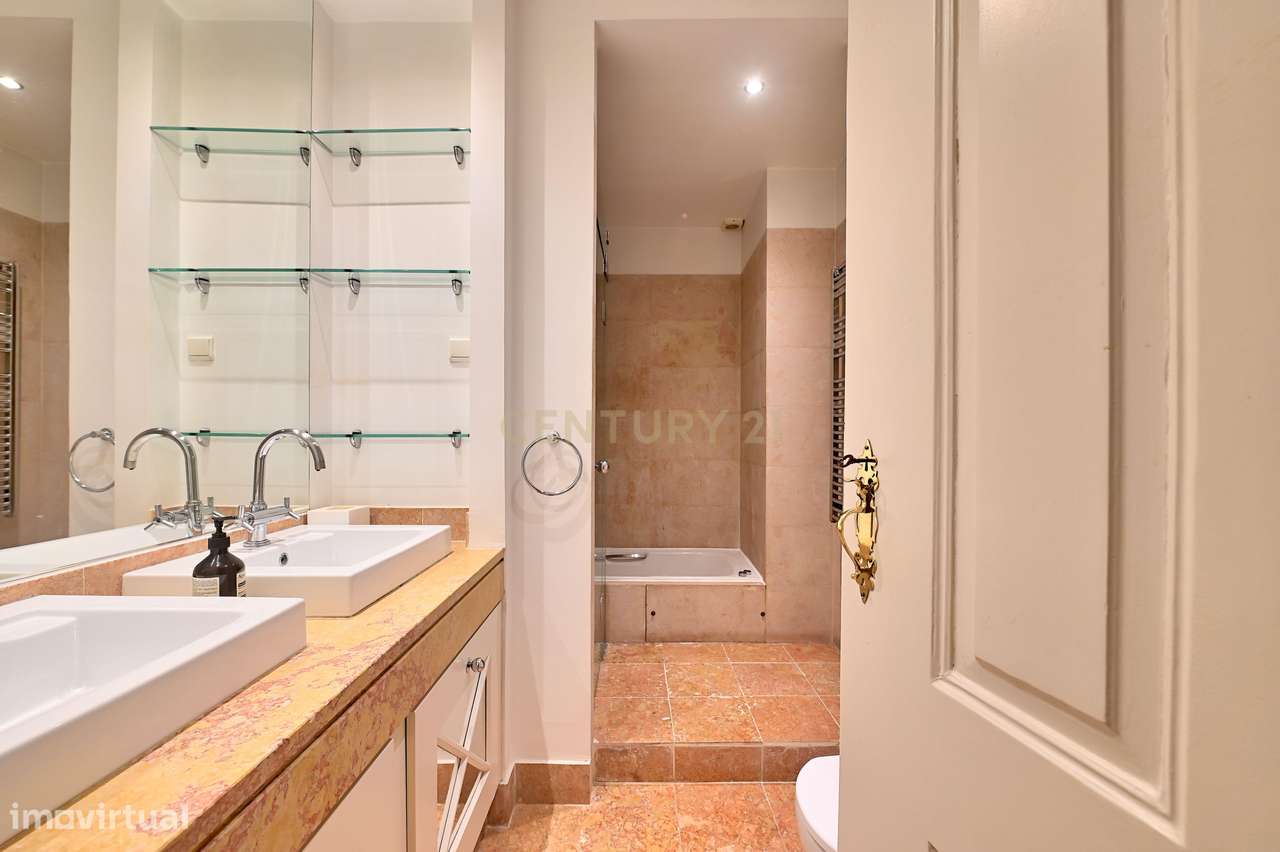 Exclusivo apartamento T4 com estacionamento privado na Baixa, junto ao-10