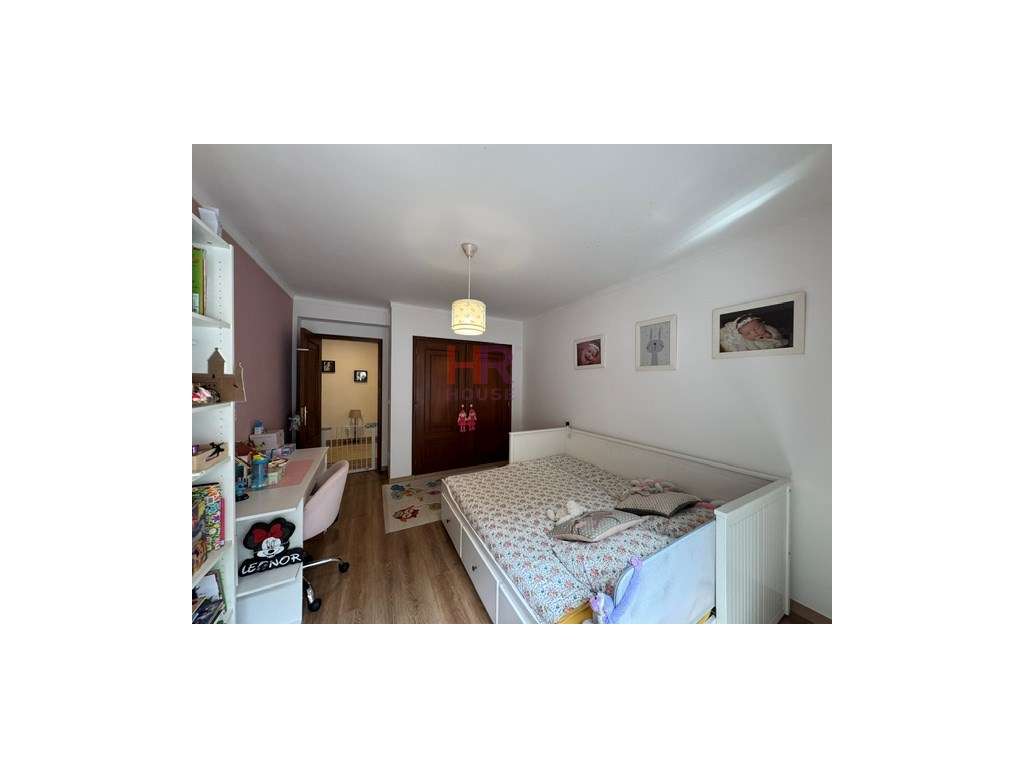 Vende-se Moradia Isolada M4+1 com garagem e jardim.-37