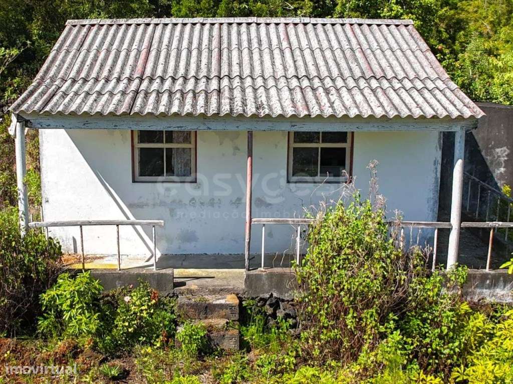 Terreno único com moradia no Mistério da Silveira - Lajes do Pico - Grande imagem: 4/29