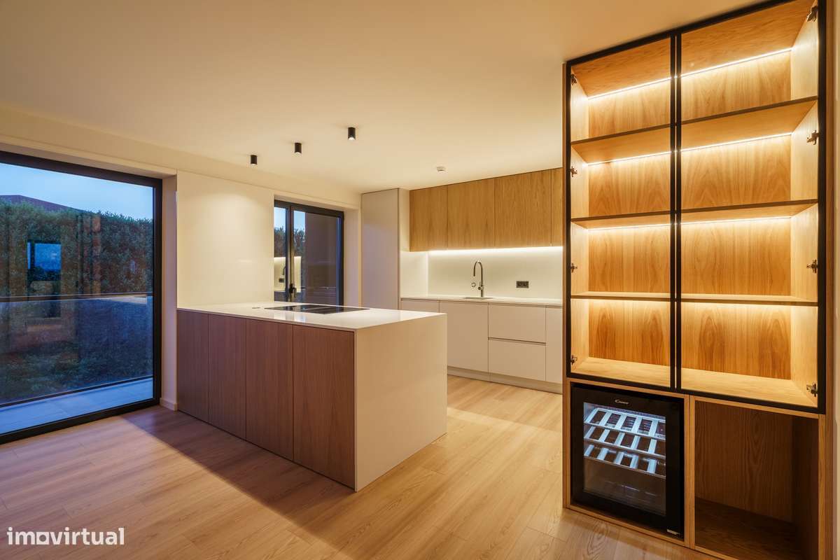 Apartamento T3 Novo com Vistas & Varanda-12