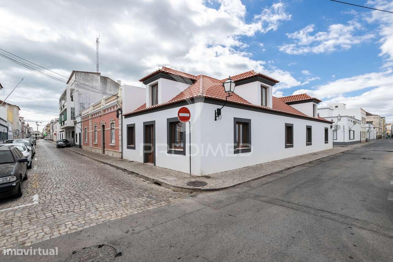 Casa térrea de características impares no centro de VRSA - Grande imagem: 4/40