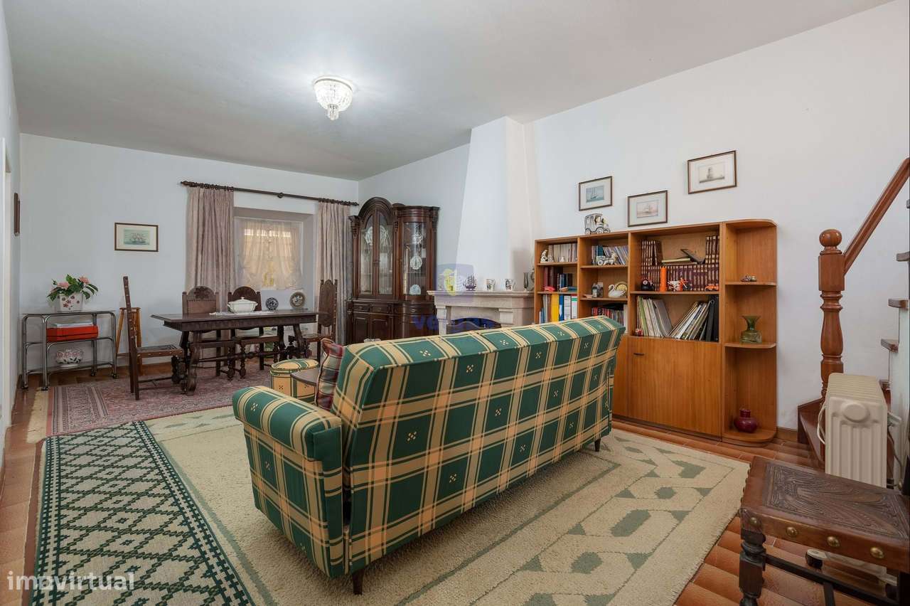 Moradia com Glamour! T4 com Garagem e Terraço no Centro de Vidais-24