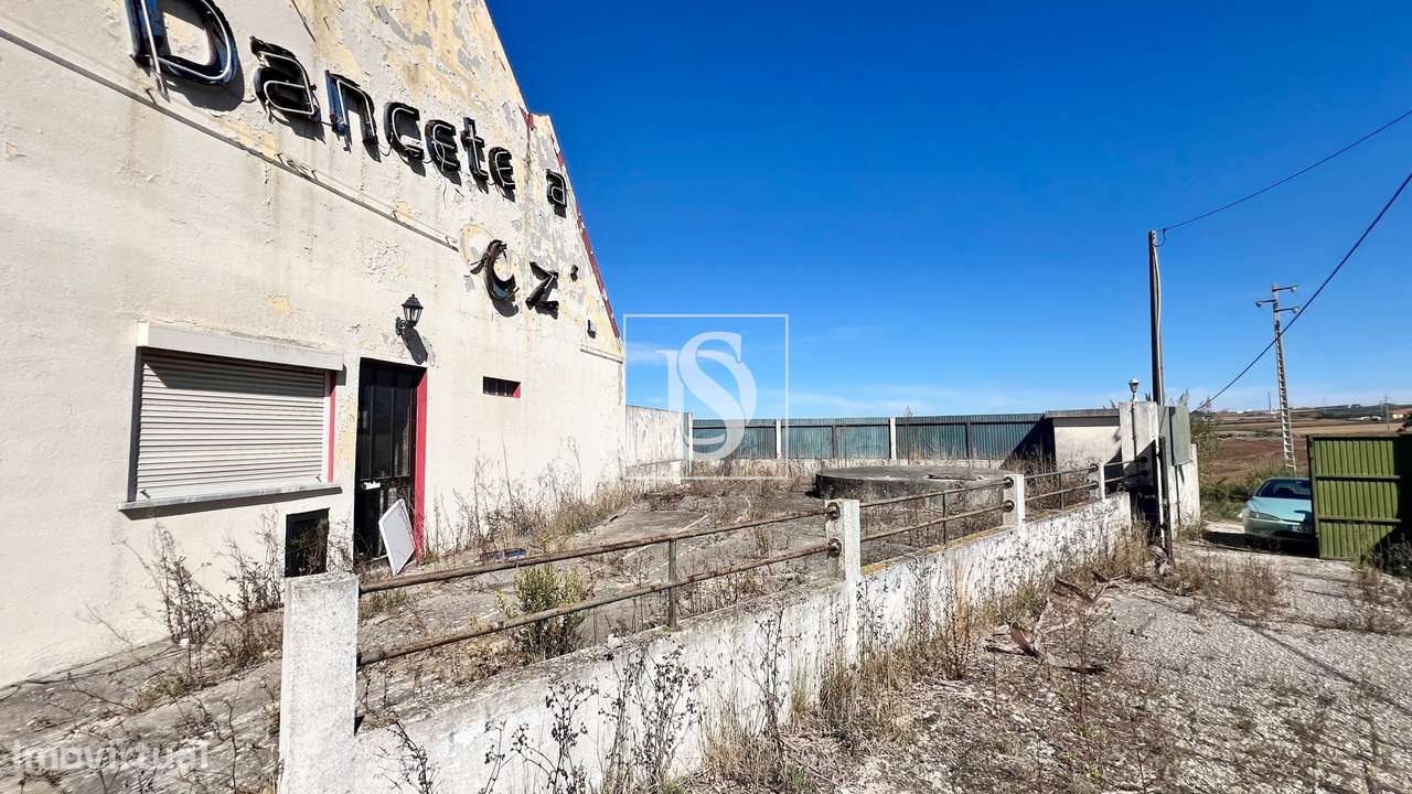 Antiga Danceteria, com uma área total de 4.400 m² - Lourinhã-8