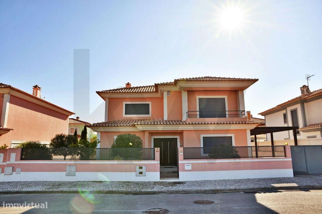 Moradia Familiar com Jardim e Piscina em Azeitão - Grande imagem: 2/53