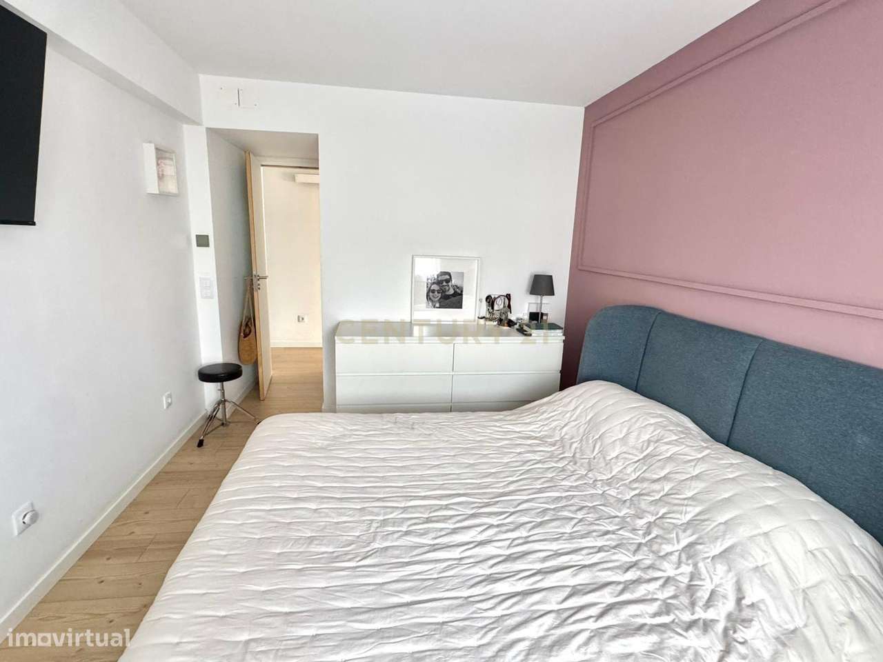 Apartamento T2 Totalmente Renovado em Massamá-12