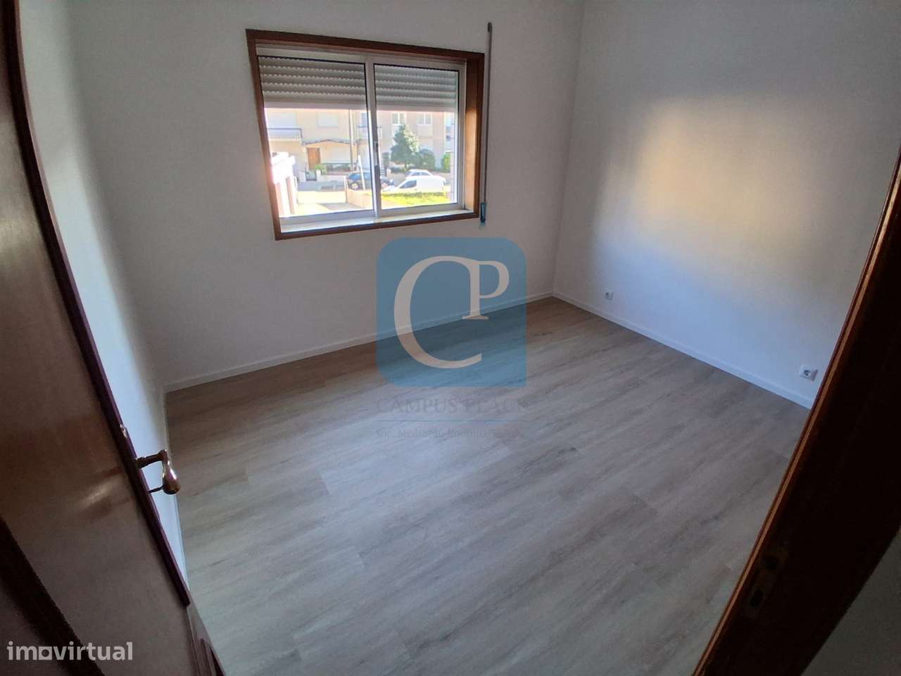 Apartamento T2 com varanda à estação do Metro de Campainha, Baguim do-12