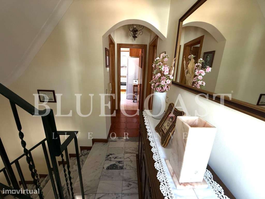 Moradia V4 com 3 Pisos - Espaço e Conforto-24