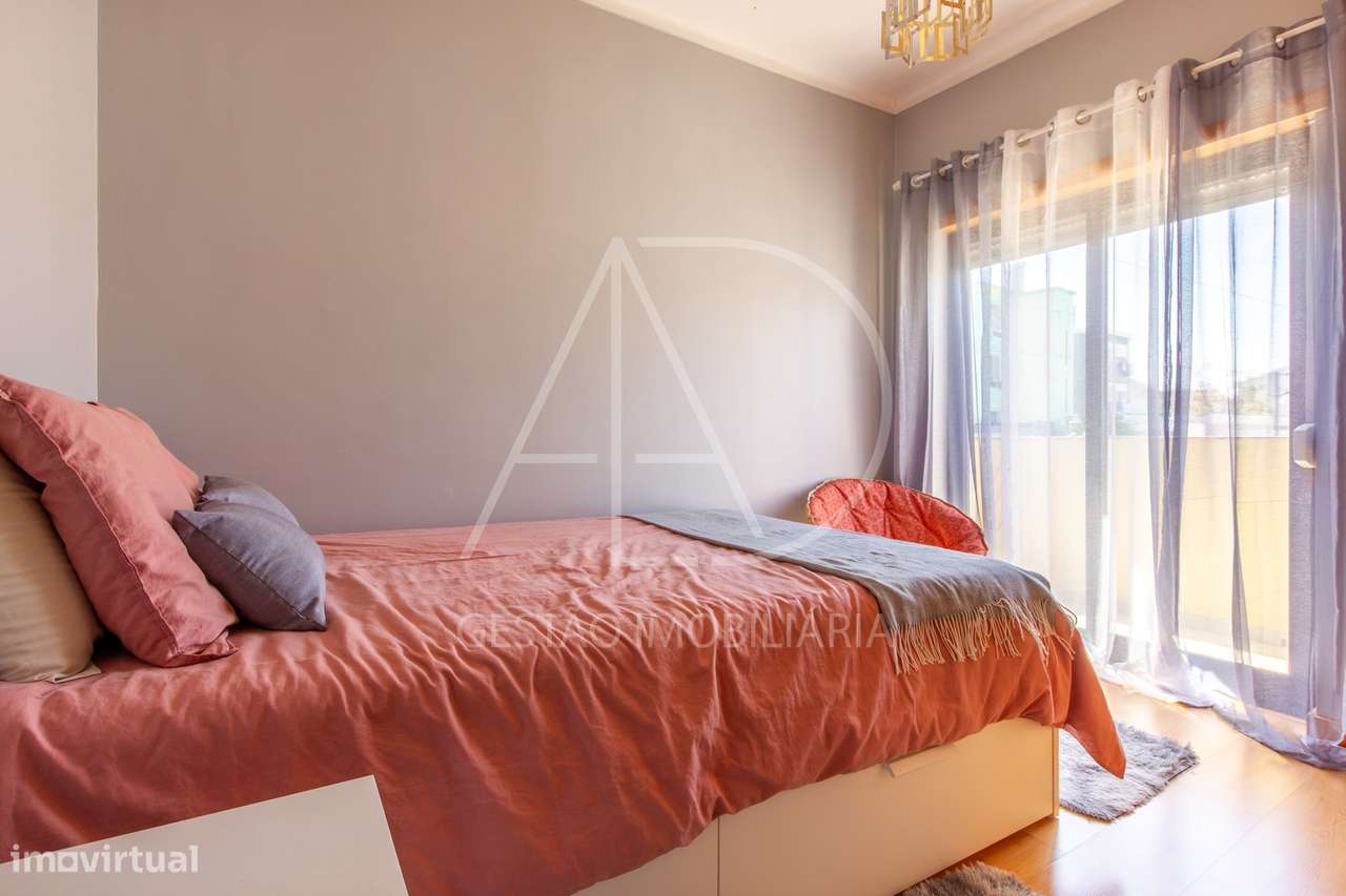 Apartamento T2 bem localizado em Baixa da banheira-12