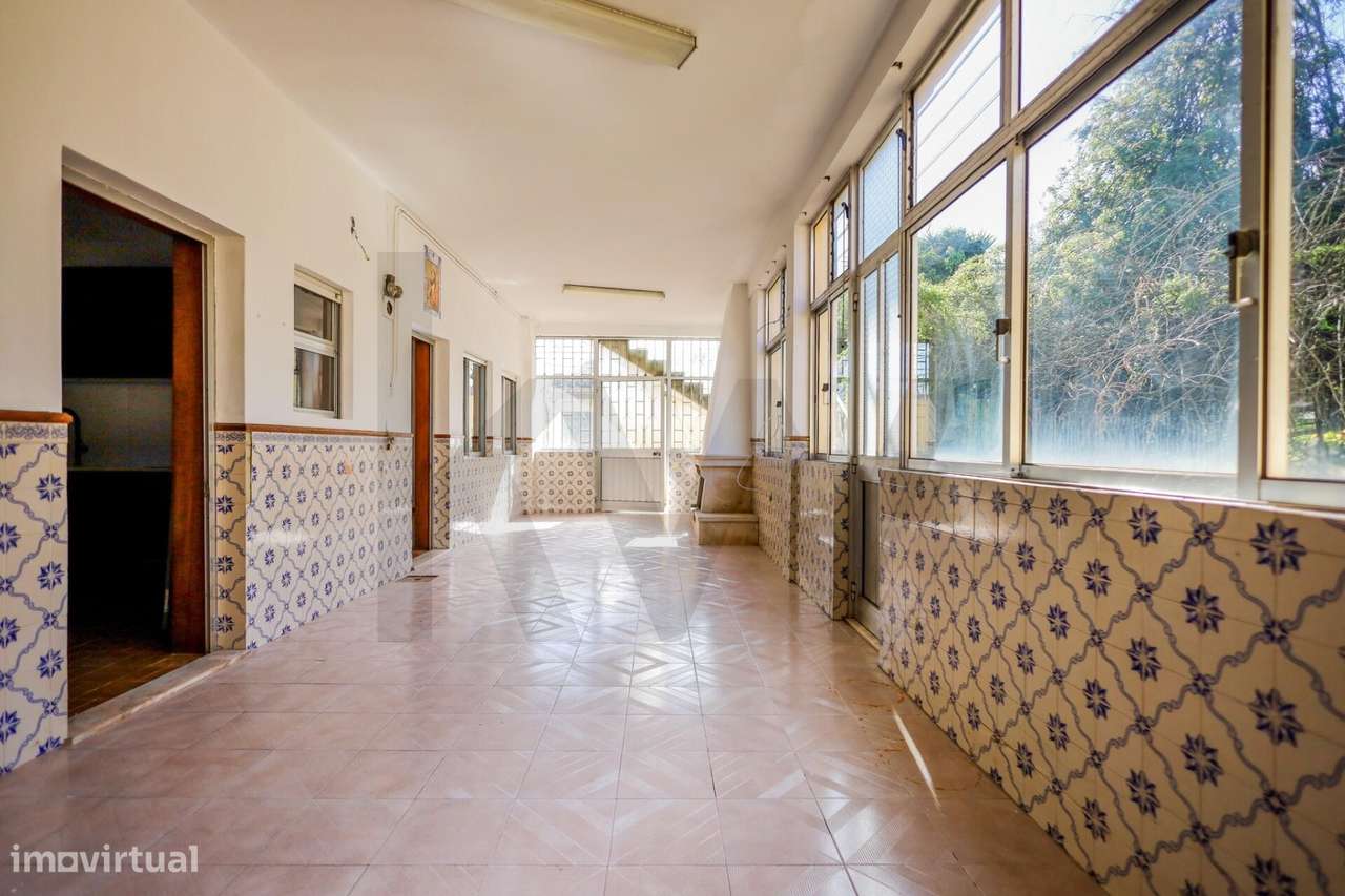 Moradia com 1451m2 de Terreno e Elevado Potencial de Valorização em Sã-2