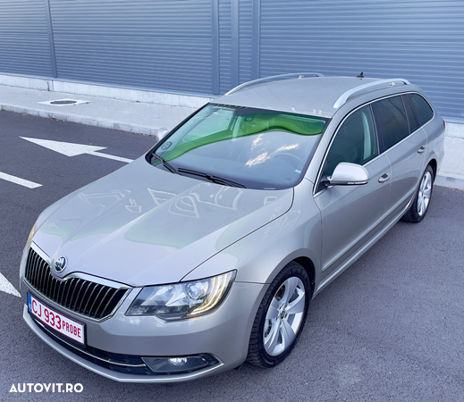 Skoda Superb 2.0 TDI DSG Elegance - 34