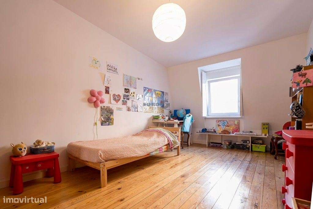 Moradia duplex na Graça com 5 Quartos e Jardim-7