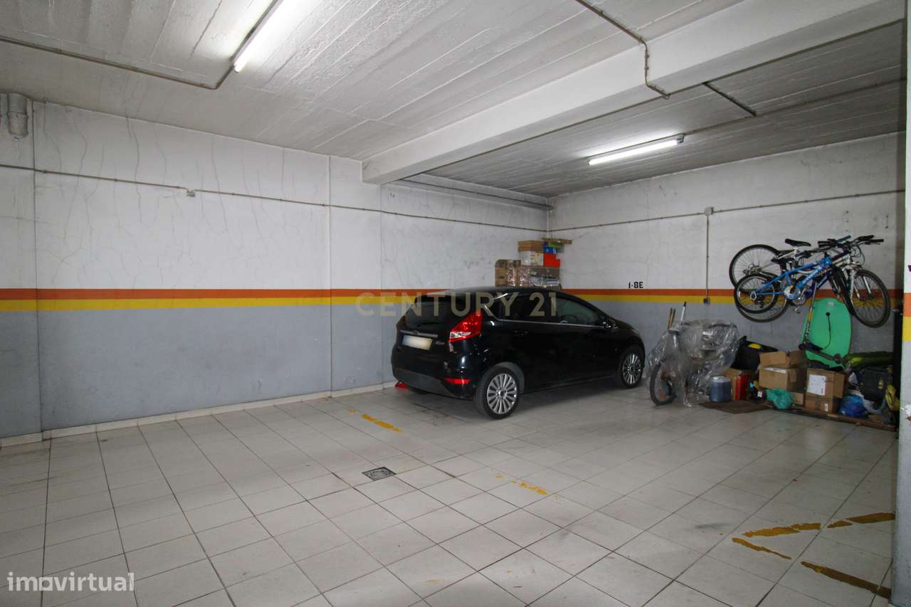 Apartamento T3 em  Santa Marta Do Pinhal com Parqueamento e Arrecadaçã-21