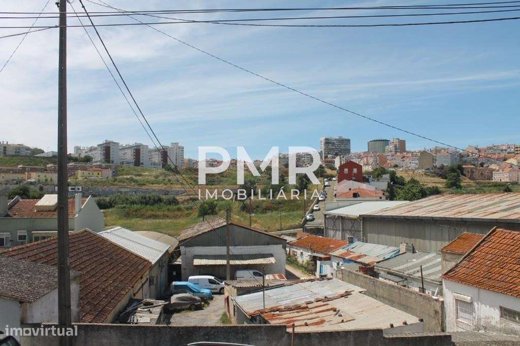 Conjunto de dois prédios urbanos em propriedade total, para reconstruç-6