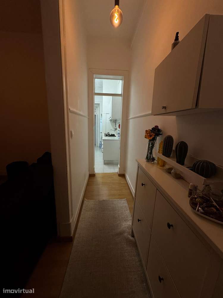 Excelente T1+1 com terraço junto ao Alto de S. João em Penha de França - Grande imagem: 5/37