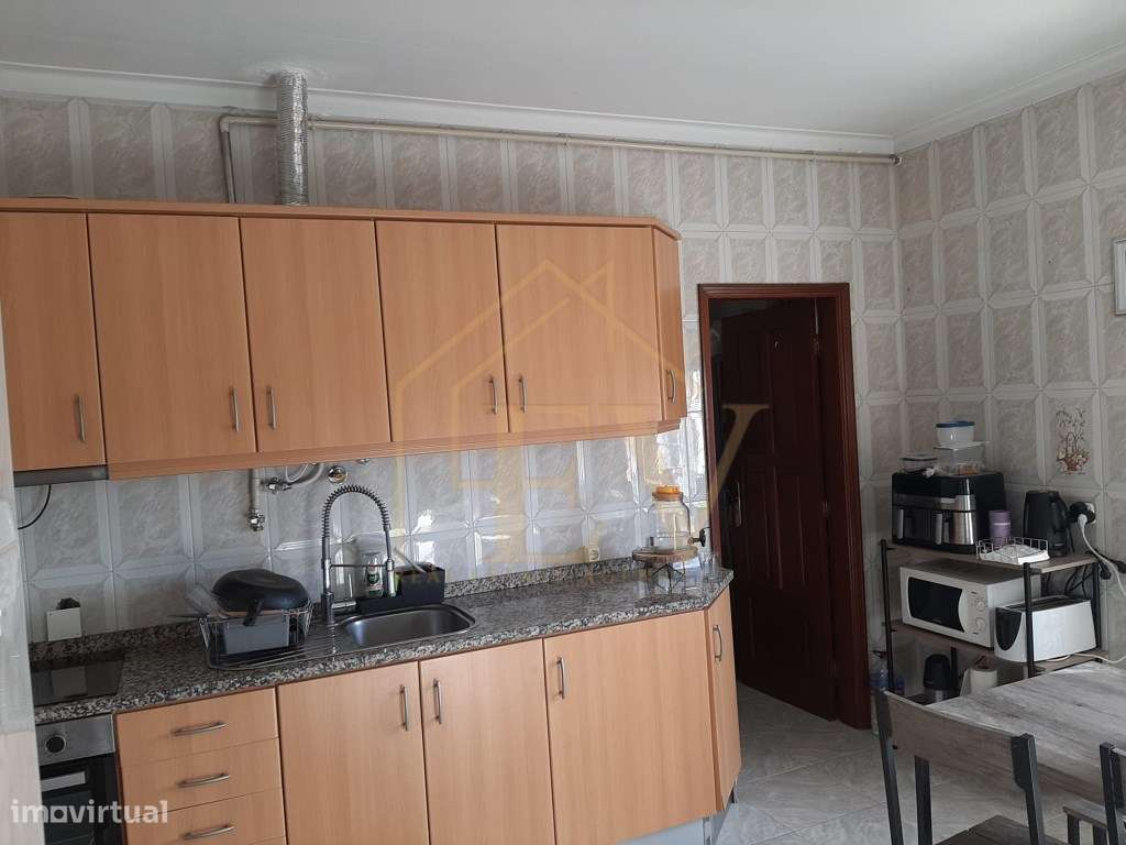 Moradia Tri-familiar em Serzedelo Guimarães com terreno de 800m2 - Grande imagem: 4/24