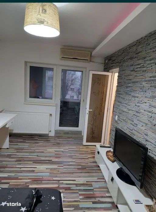 - Garsoniera La Cheie, Bariera Calarasilor, etaj 3 - Imagine principală: 3/5