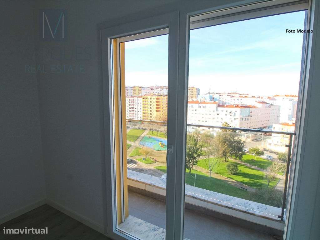 Apartamento T3 em Santa Marta do Pinhal - Corroios-12